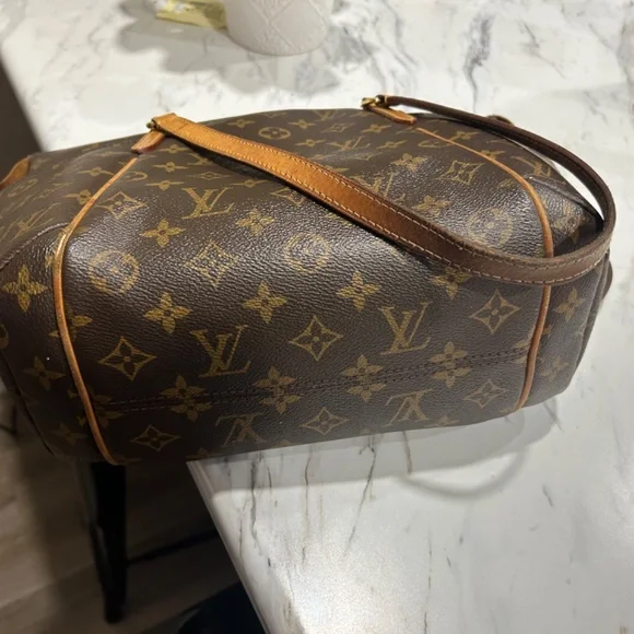 Authentic purse - Picture 8 of 9